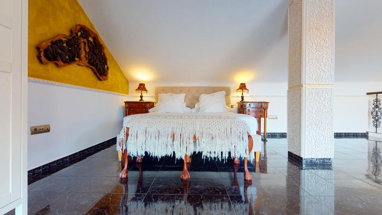 Majestic Villa By The Beach Heated Private Pool & Jacuzzi ベナルマデナ エクステリア 写真