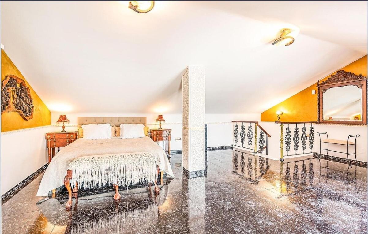 Majestic Villa By The Beach Heated Private Pool & Jacuzzi ベナルマデナ エクステリア 写真